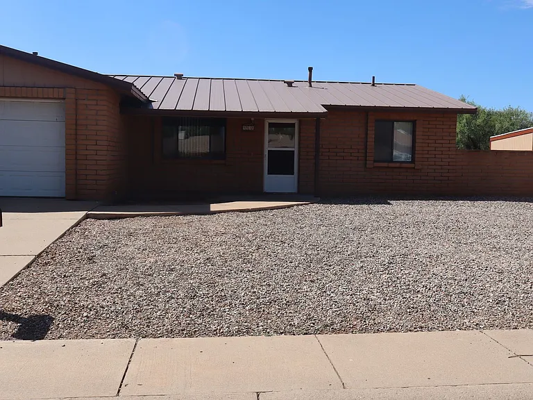 4858 Evergreen Dr — Photo 2