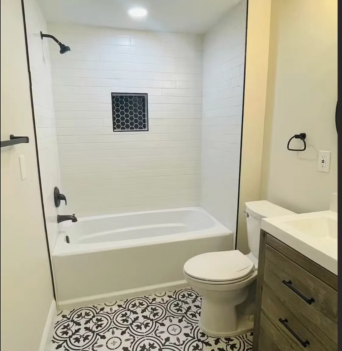 4005 N Glen Ave — Photo 2
