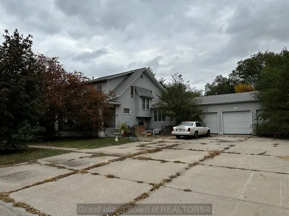 412 E 9th St, Grand Island, NE 68801