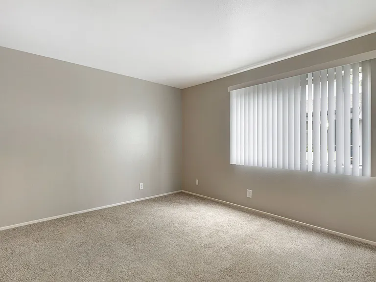 Kentwood Apartments — Photo 25