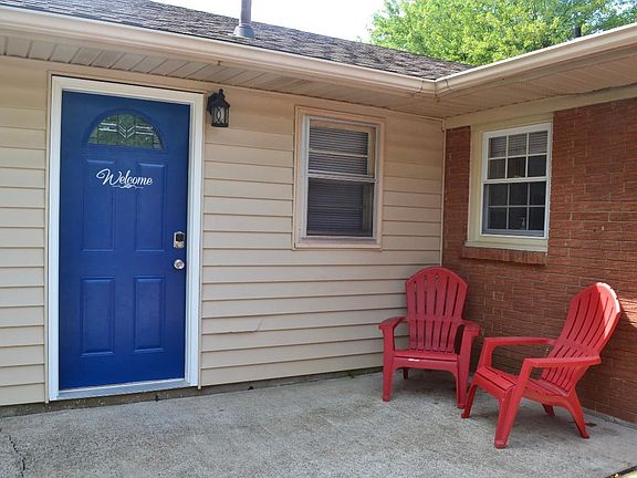 2nd image of 2725 Strawbridge Pl #2