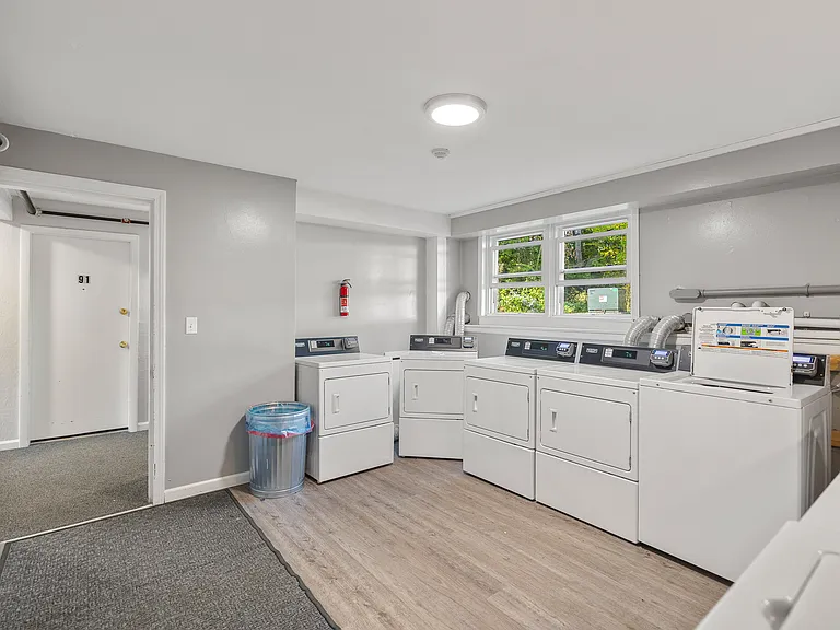 Riverview Apartments — Photo 18
