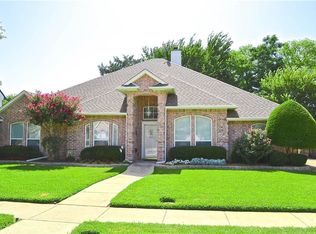 2737 Montreal Dr, Hurst, TX 76054