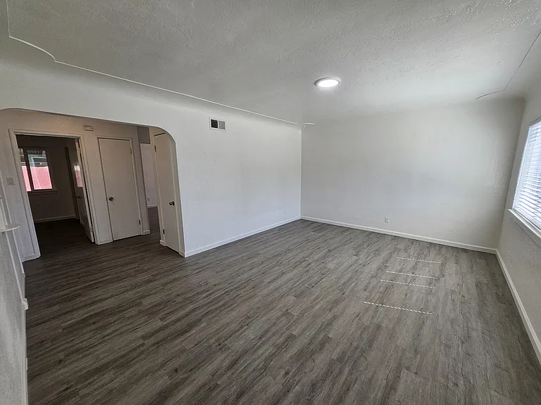 516 S Veach Ave — Photo 9