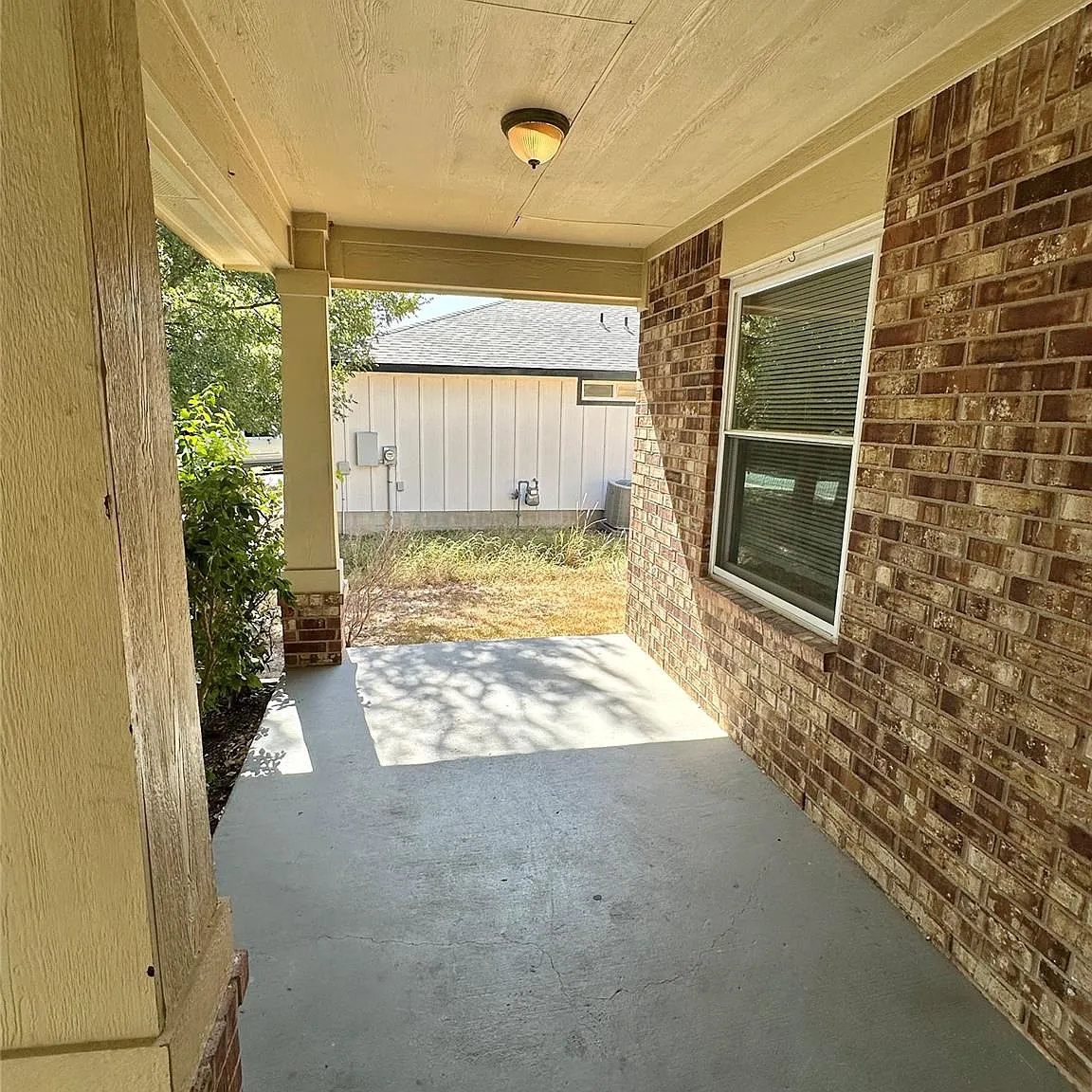 3 bed, 2.0 bath, 1626 sqft, $2,000 — Photo 3