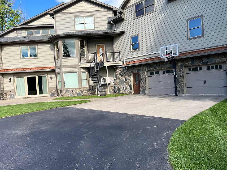 Entryway with two car garage