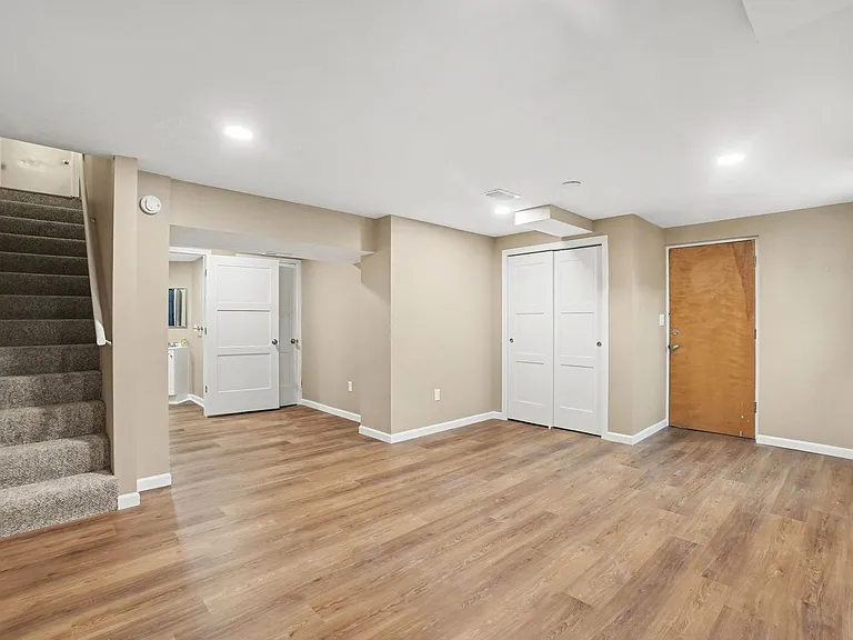6767 Military Ave — Photo 12