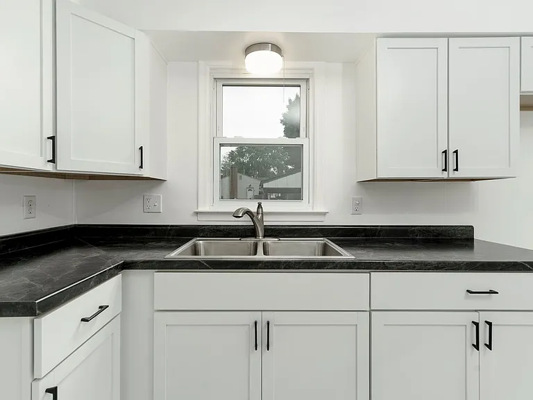 610 W Austin Ave — Photo 10