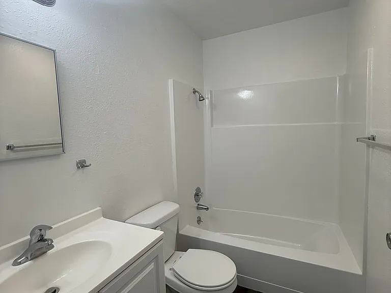 630 Franklin Ave — Photo 18