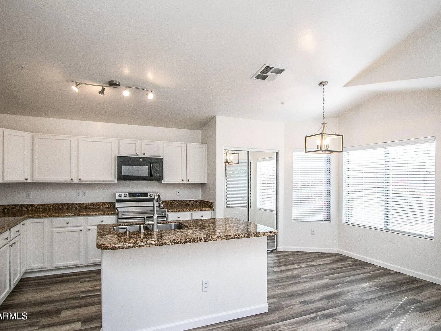 3 bed, 2.0 bath, 1791 sqft, $3,200 — Photo 3