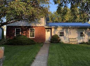 1103 N 10th St, Clinton, IA 52732
