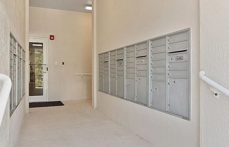 The Corridor — Photo 15