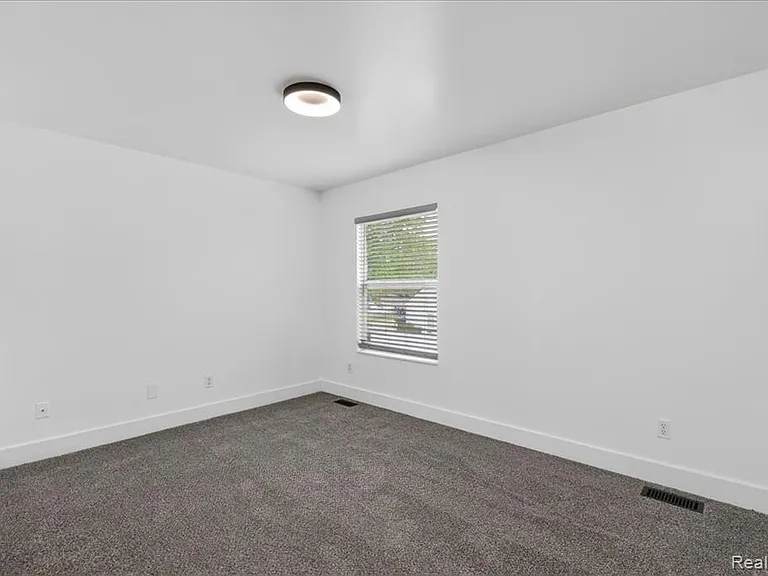 48 Broadway St #D — Photo 27