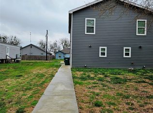 305 Anderson St #A, Smithville, TX 78957