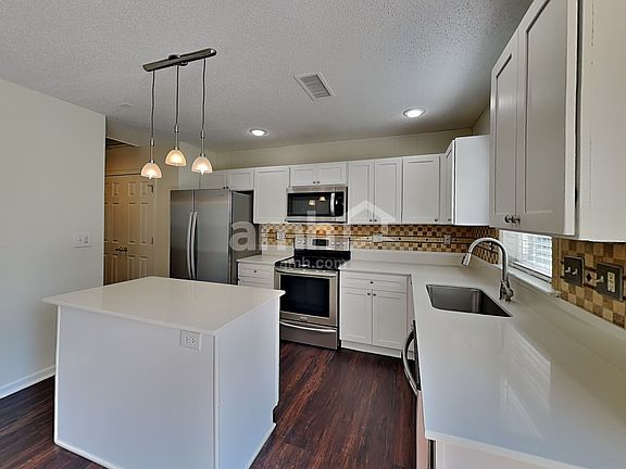 4th image of 126 Winborne Dr