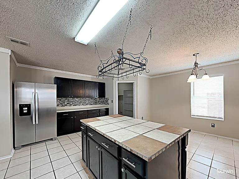 4050 Hunters Creek Dr — Photo 2