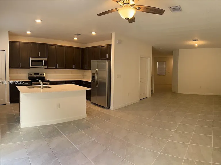1120 SE 26th Ter #1120 — Photo 15