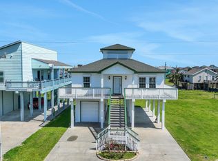 970 Townsend Dr, Crystal Beach, TX 77650