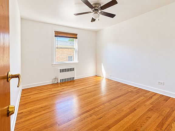 5th image of 2823 W Balmoral Ave APT 2W