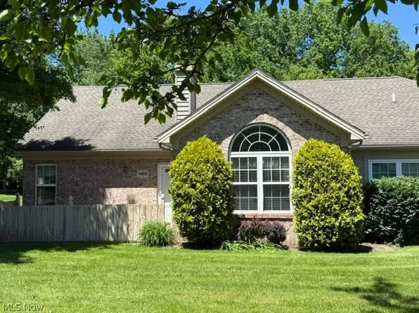 1402 Willow Brook Dr NE, Warren, OH 44483