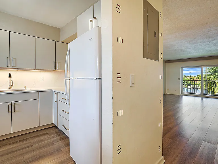 230 N Federal Hwy #305 — Photo 11