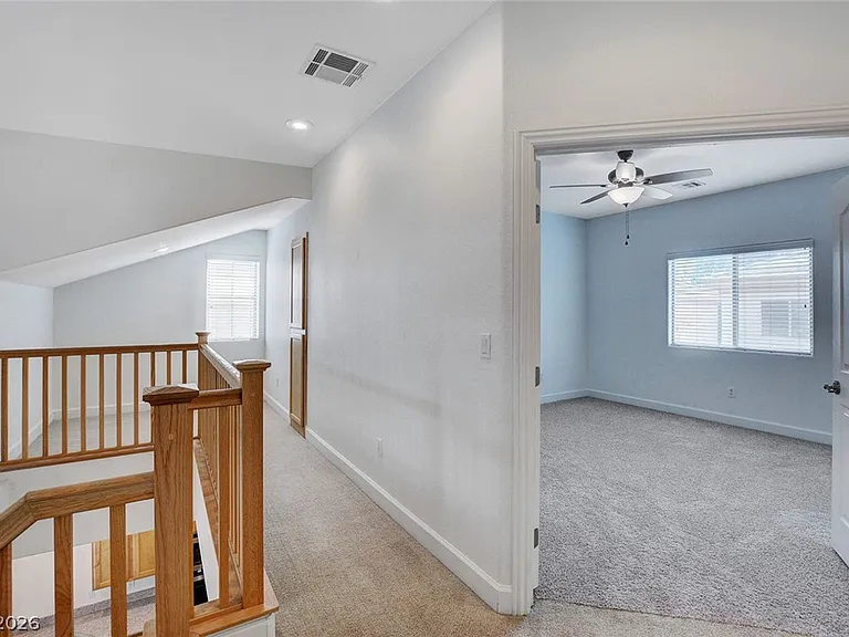127 Tilbury Ave — Photo 17