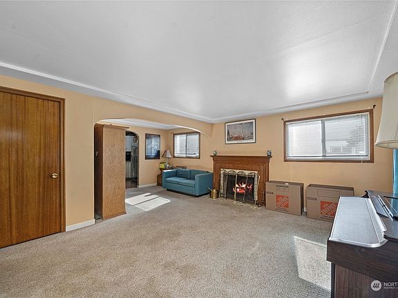 3rd image of 6423 Fawcett Avenue