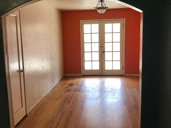 2nd image of 5322 Broadway