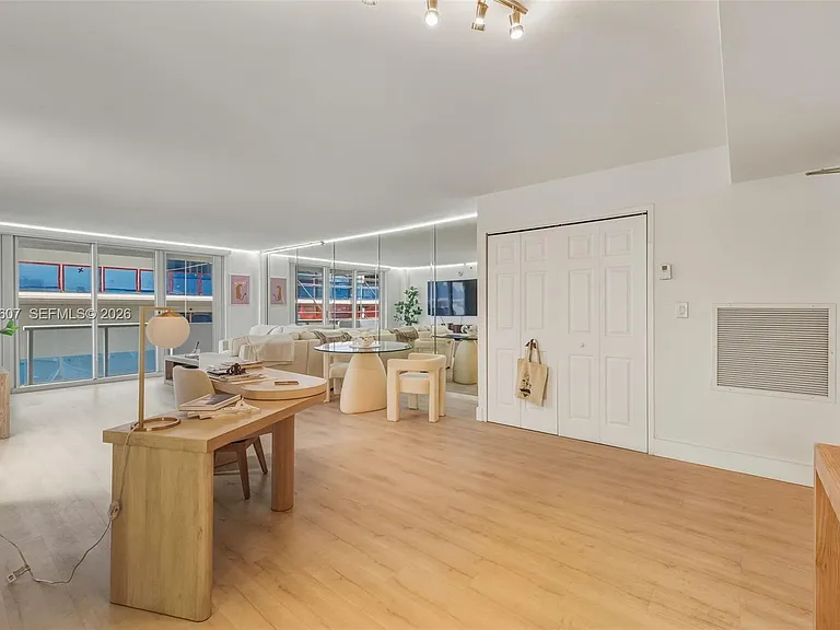 9195 Collins Ave #404 — Photo 4
