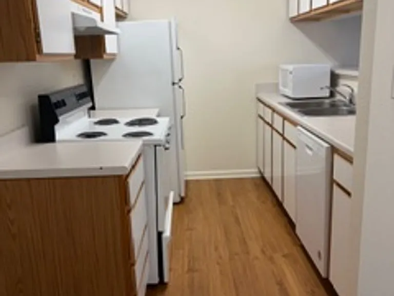 Ashley Square Apartments — Photo 38