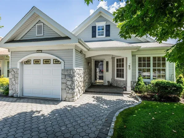 20 Ethan Circle #20, Middle Island, NY 11953
