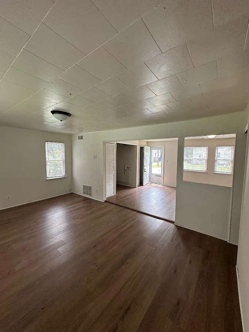 3 bed, 1.5 bath, 1053 sqft, $1,350 — Photo 4