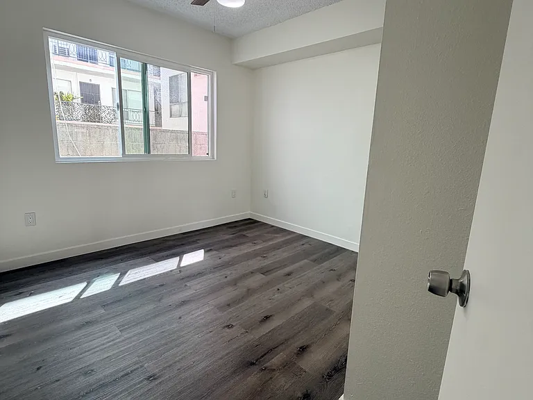 14924 Roscoe Blvd #5 — Photo 11