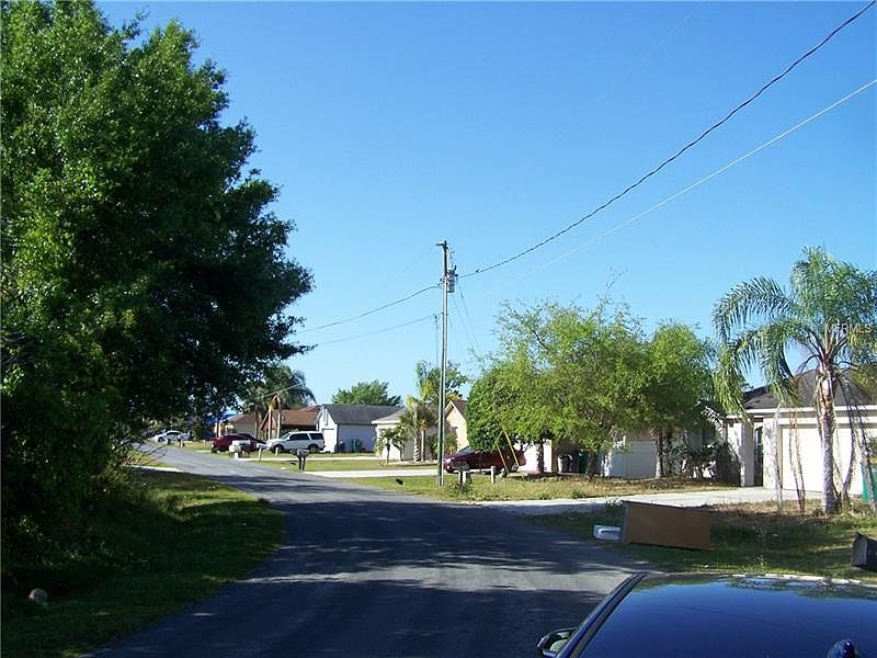 2nd image of 626 Basingstoke Ct