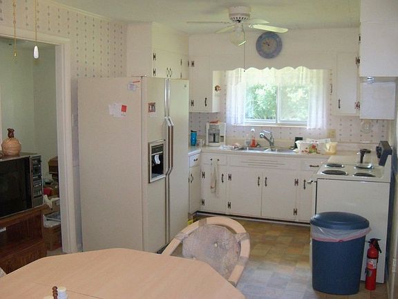 5th image of 204 Meadowbrook Dr SE