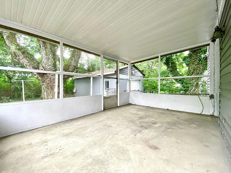 1921 Gault St — Photo 11