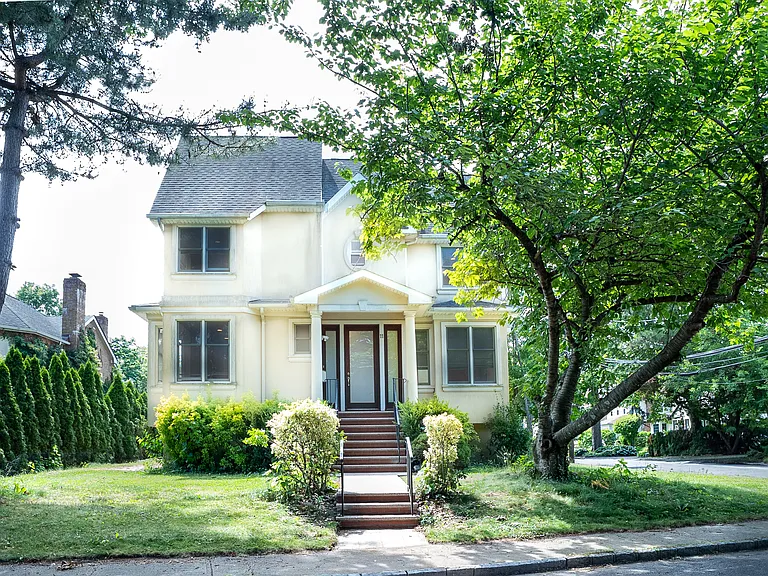 11 Willow Ln — Photo 1