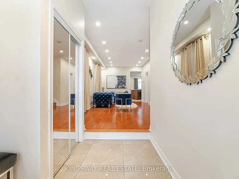 803 Khan Cres — Photo 7
