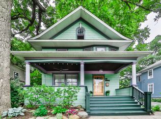 95 Forest Ave, Riverside, IL 60546