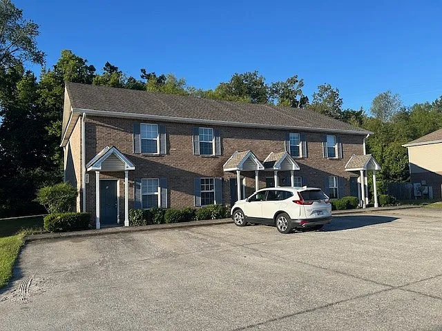 2 bed, 1.5 bath, 1100 sqft, $975 — Photo 1