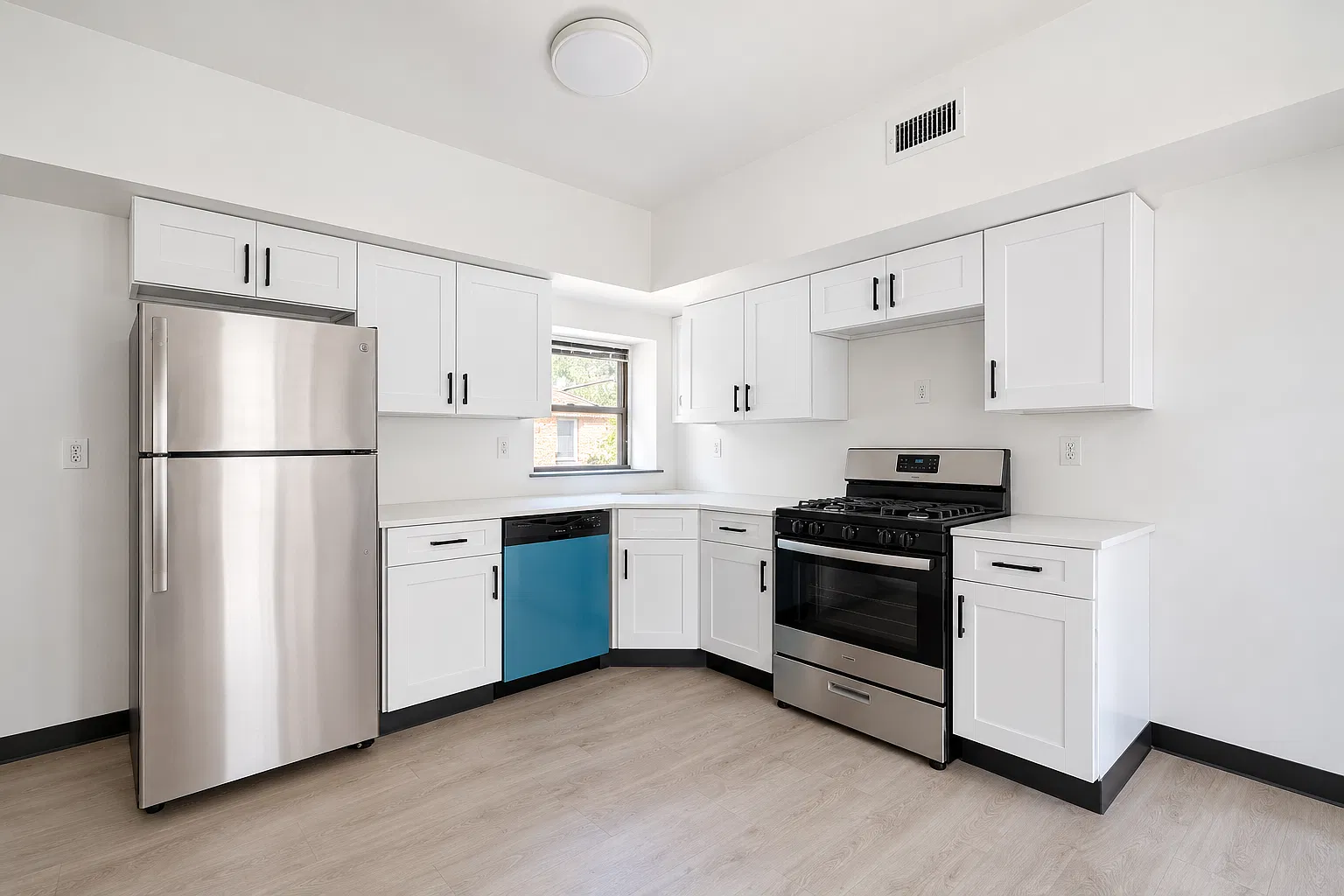2 bed, $1,335 — Photo 1