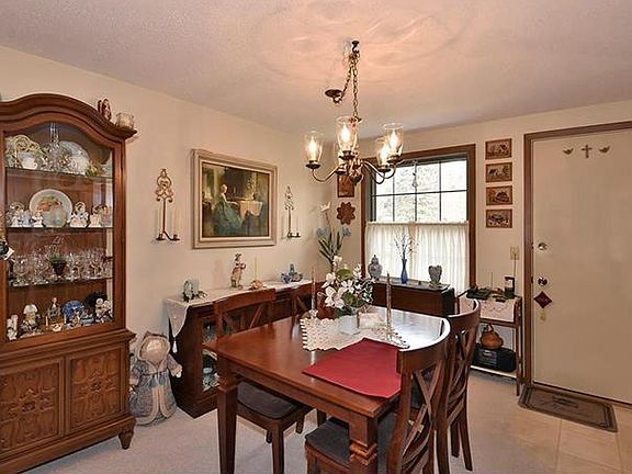 5th image of 1328 Greenwood Pl