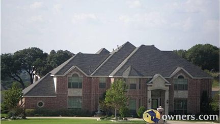 Front view - Great curb appeal with circular driveway in front.