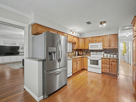 4th image of 1922 Shelley St