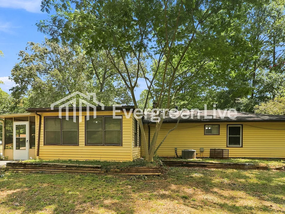 3890 Skidmore Dr