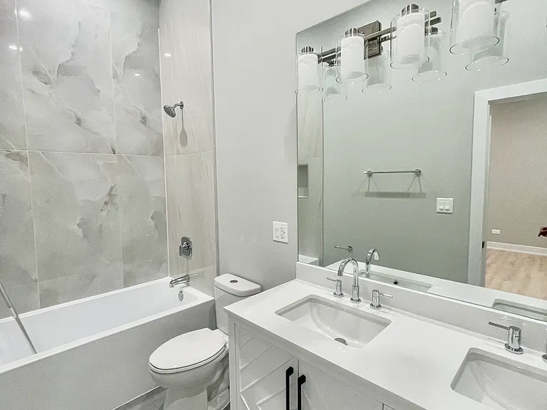 2158 W 18th St #2 — Photo 7
