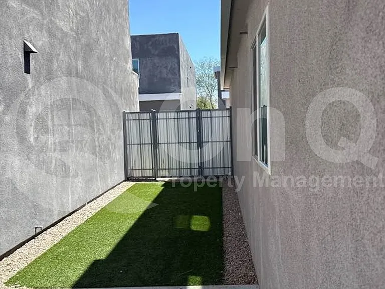 865 E Park Modern Dr — Photo 17