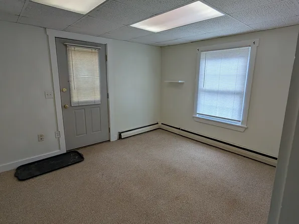 122 Brunswick Ave APT 4, Gardiner, ME 04345