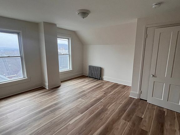 4th image of 12-14 John St #14B