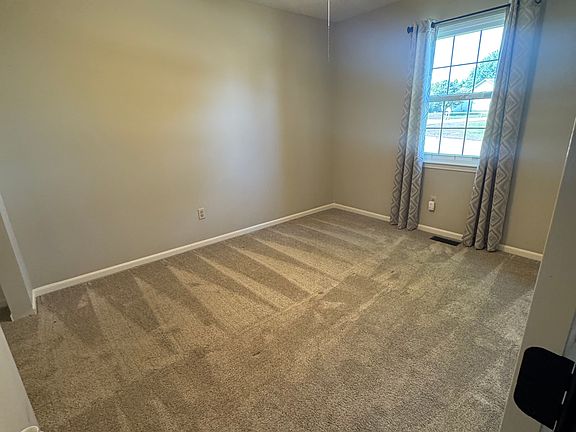 5th image of 705 NE Colleen Dr